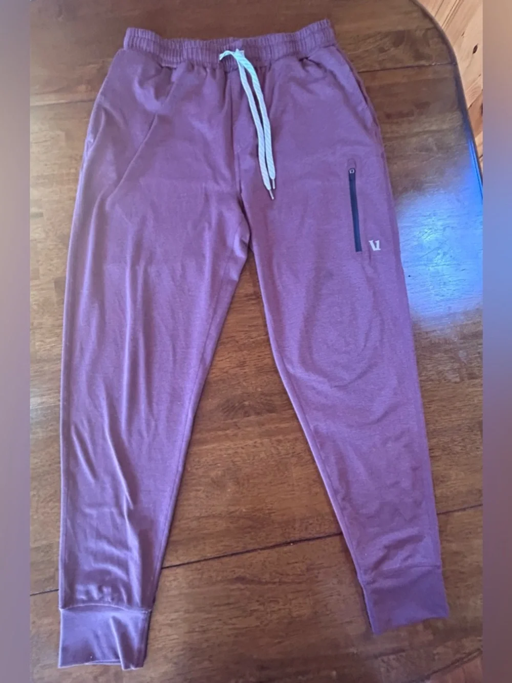 Vuori Men's Sunday Performance Joggers / heathered maroon color